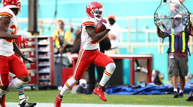 Chiefs Hang on to Defeat Dolphins